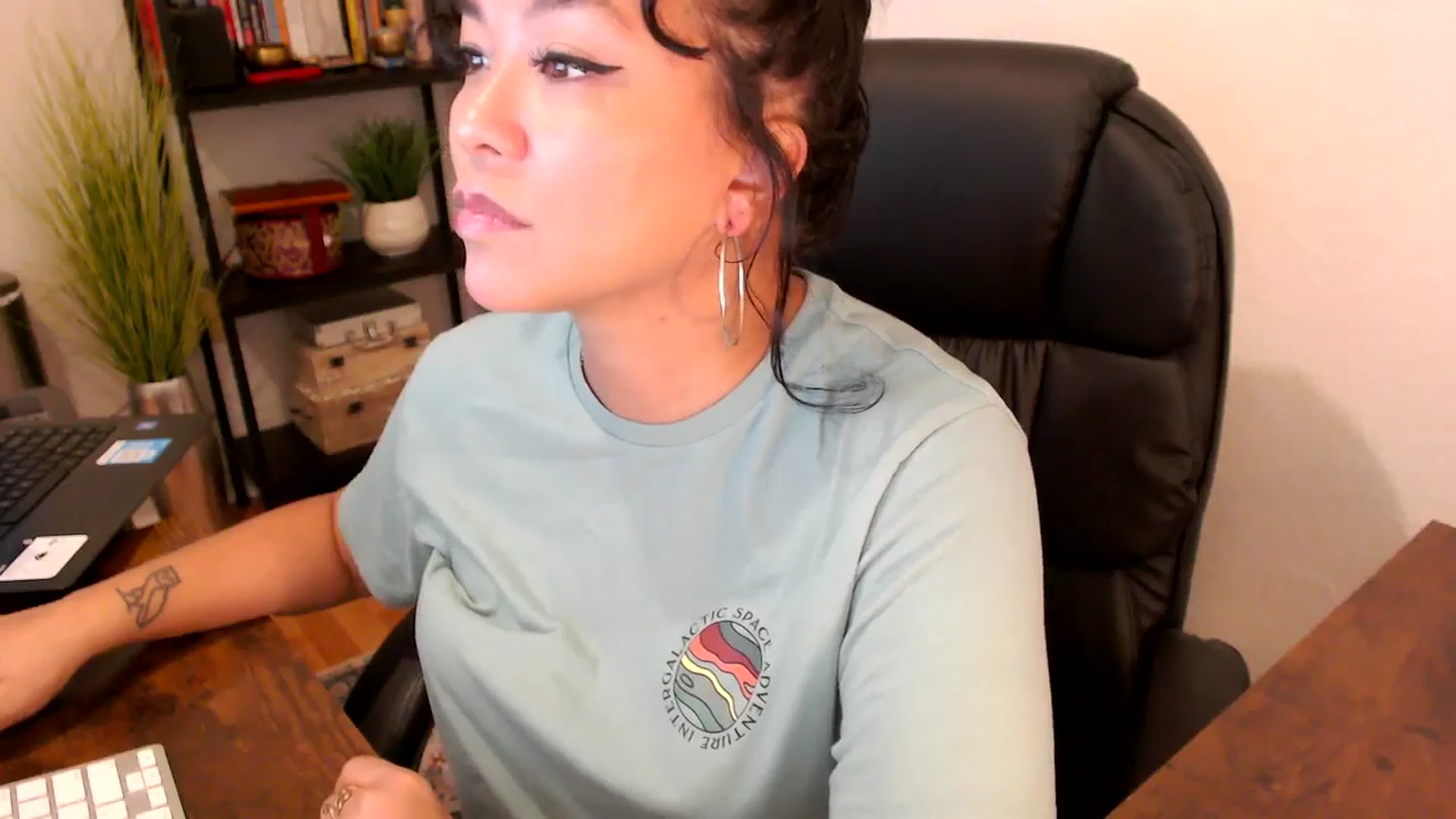 Gallery image thumbnail from MickaylaMinx's myfreecams stream on, 09/25/2024, 15:05 image 6 of 20