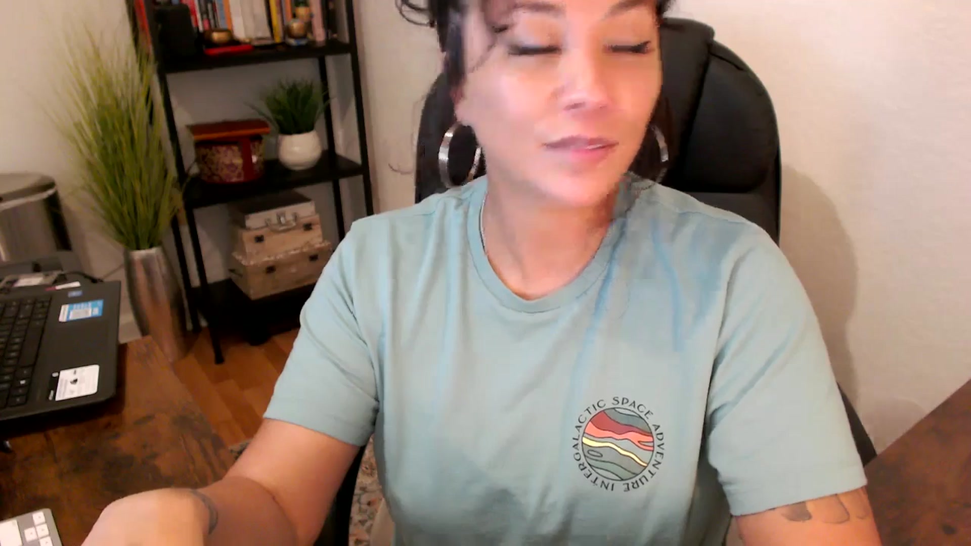 Gallery image thumbnail from MickaylaMinx's myfreecams stream on, 09/25/2024, 21:08 image 17 of 20