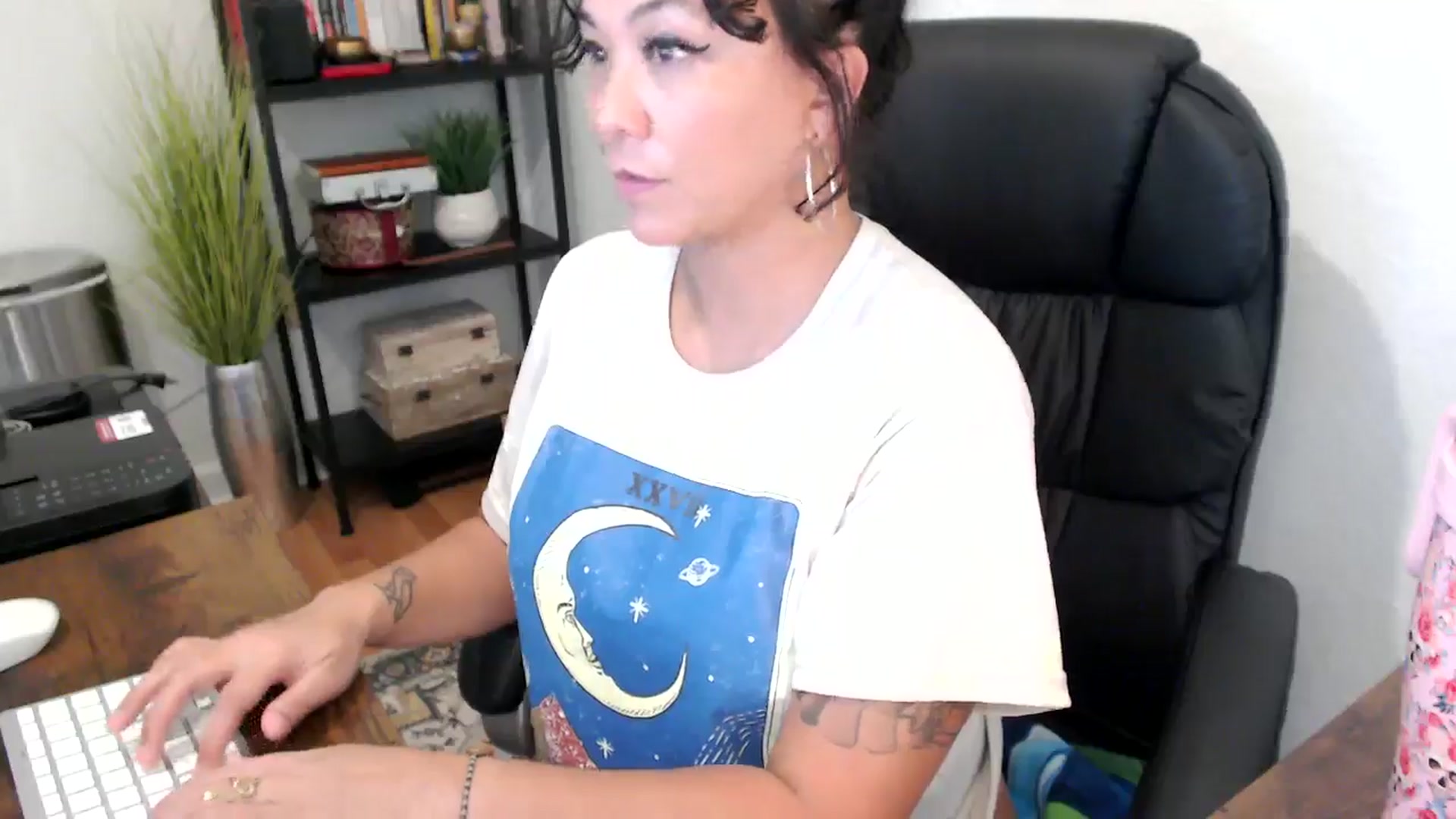 Gallery image thumbnail from MickaylaMinx's myfreecams stream on, 09/26/2024, 20:21 image 4 of 20