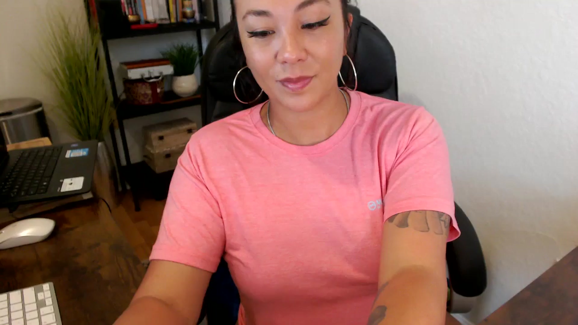 Gallery image thumbnail from MickaylaMinx's myfreecams stream on, 09/27/2024, 16:19 image 9 of 20
