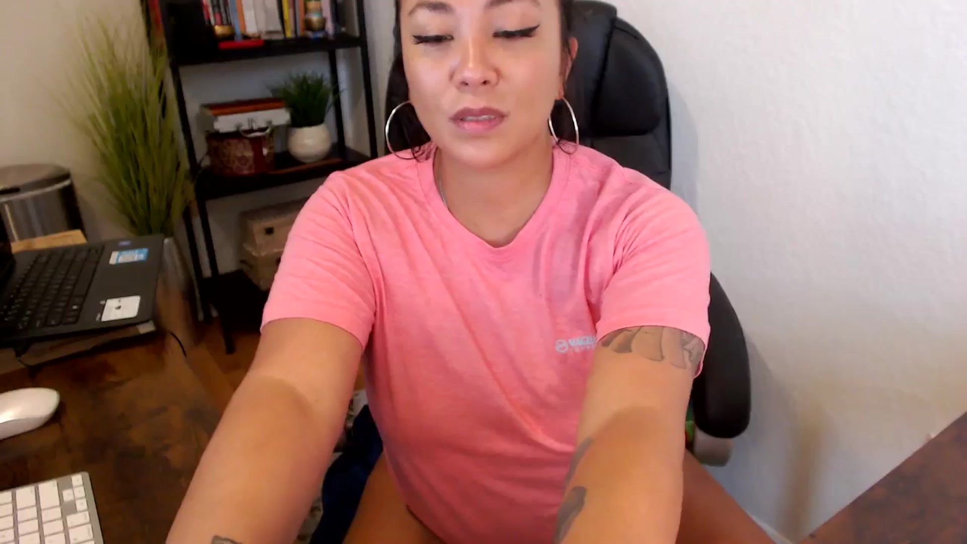 Gallery image thumbnail from MickaylaMinx's myfreecams stream on, 09/27/2024, 16:19 image 12 of 20