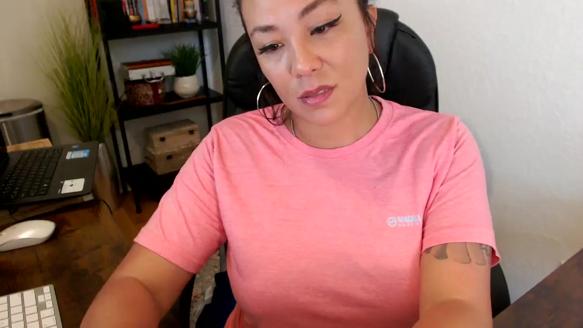 Gallery image thumbnail from MickaylaMinx's myfreecams stream on, 09/27/2024, 16:19 image 8 of 20