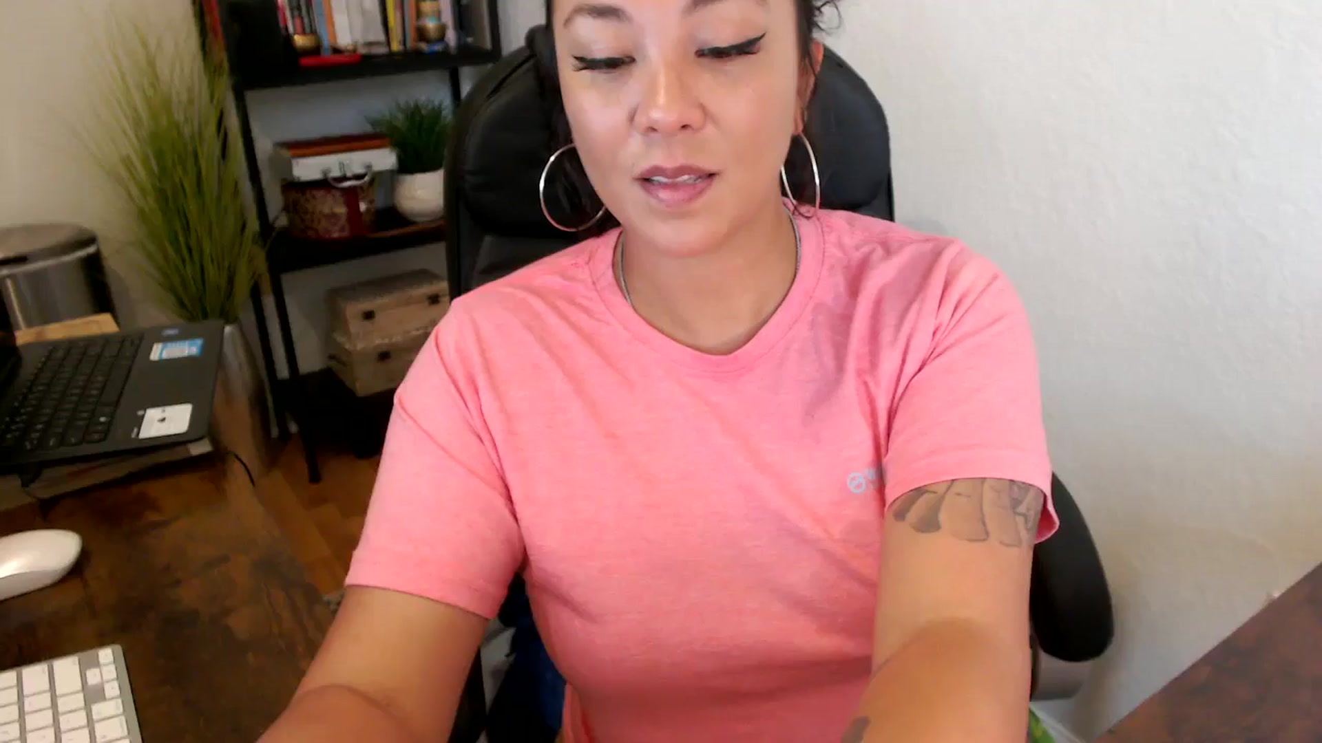 Gallery image thumbnail from MickaylaMinx's myfreecams stream on, 09/27/2024, 16:19 image 17 of 20