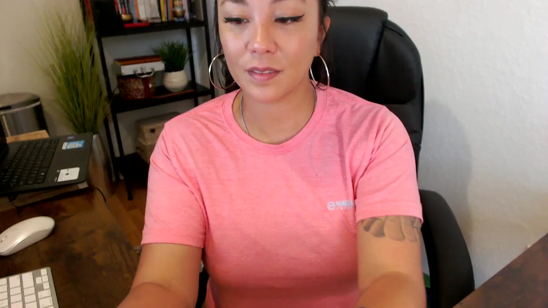 Gallery image thumbnail from MickaylaMinx's myfreecams stream on, 09/27/2024, 16:19 image 3 of 20