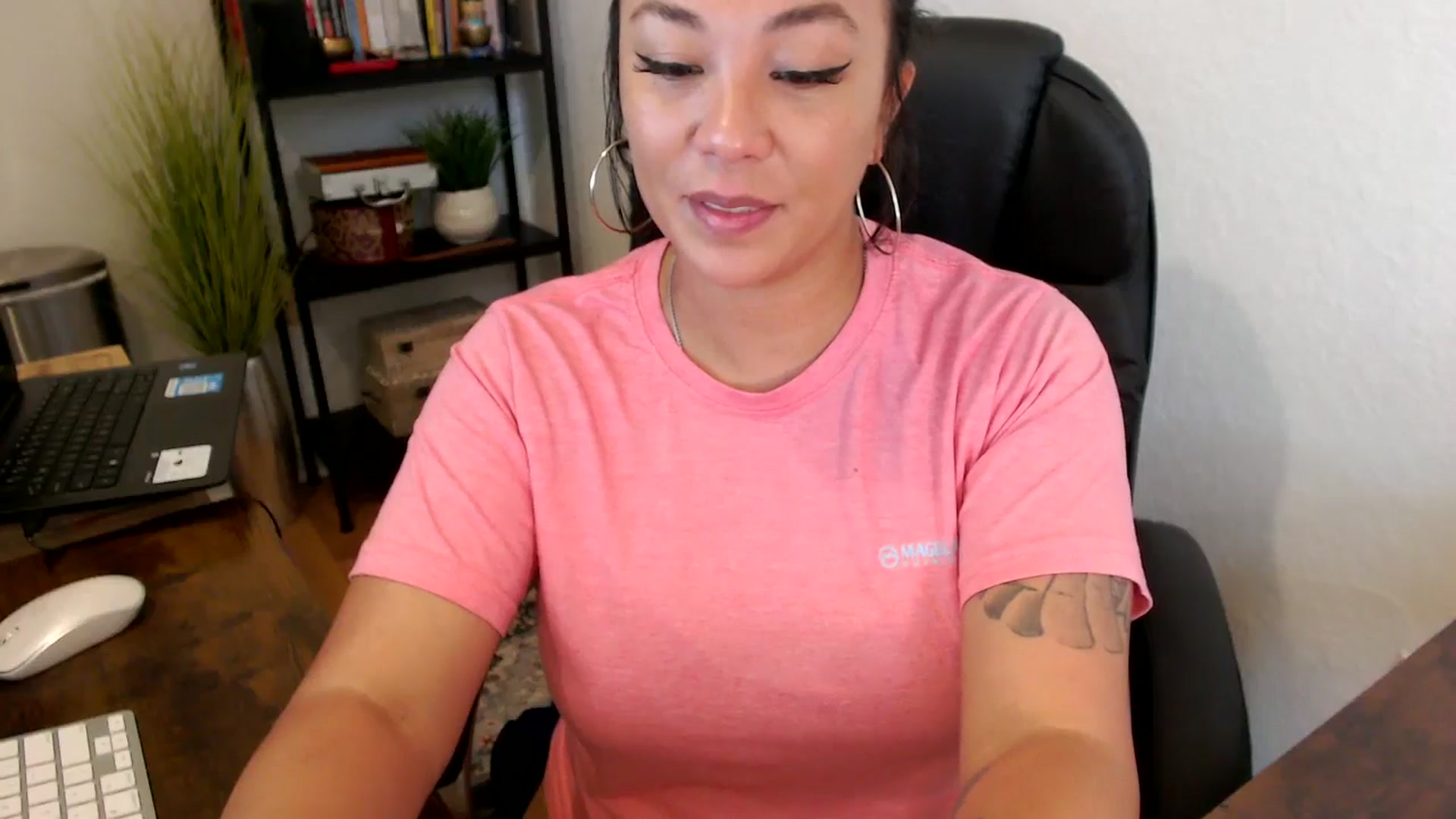 Gallery image thumbnail from MickaylaMinx's myfreecams stream on, 09/27/2024, 16:19 image 4 of 20