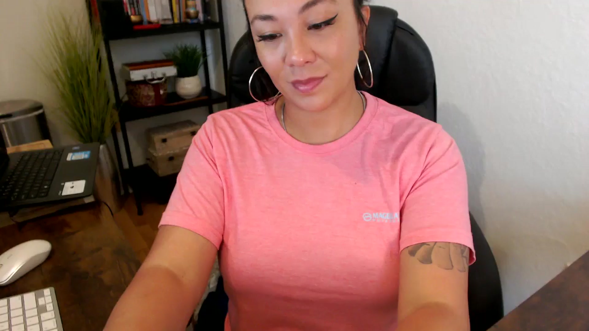 Gallery image thumbnail from MickaylaMinx's myfreecams stream on, 09/27/2024, 16:19 image 10 of 20