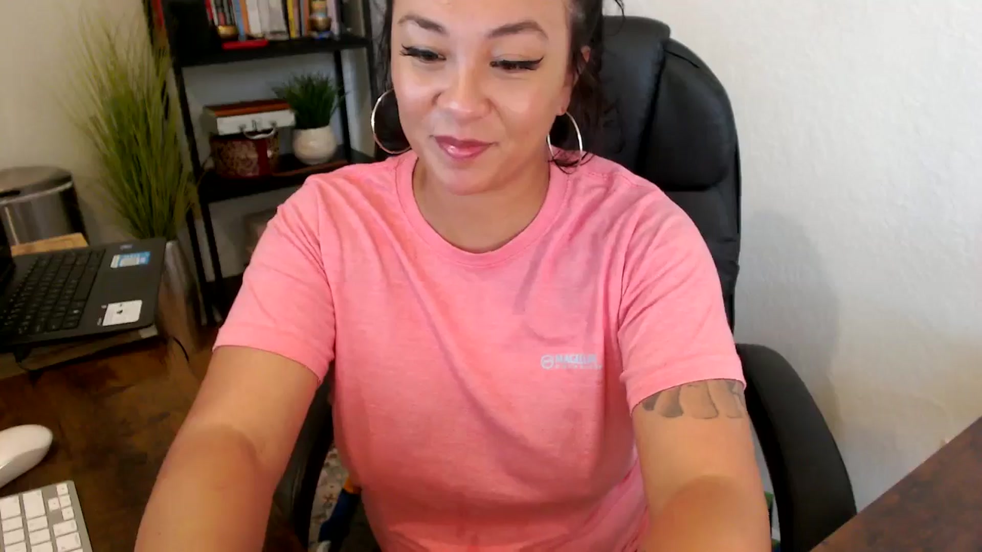 Gallery image thumbnail from MickaylaMinx's myfreecams stream on, 09/27/2024, 18:25 image 3 of 20