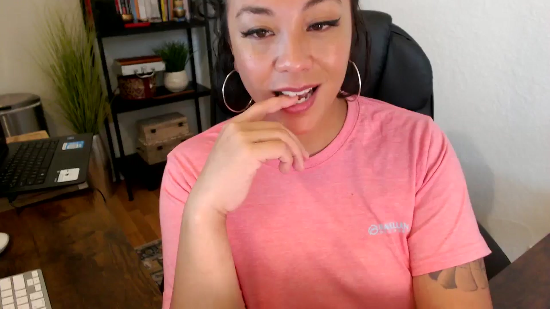 Gallery image thumbnail from MickaylaMinx's myfreecams stream on, 09/27/2024, 18:25 image 7 of 20