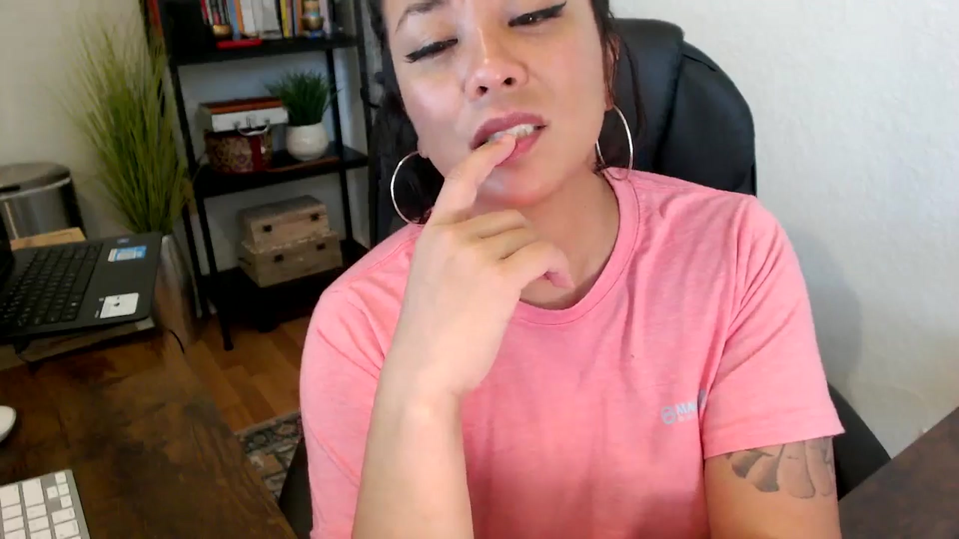 Gallery image thumbnail from MickaylaMinx's myfreecams stream on, 09/27/2024, 18:25 image 9 of 20