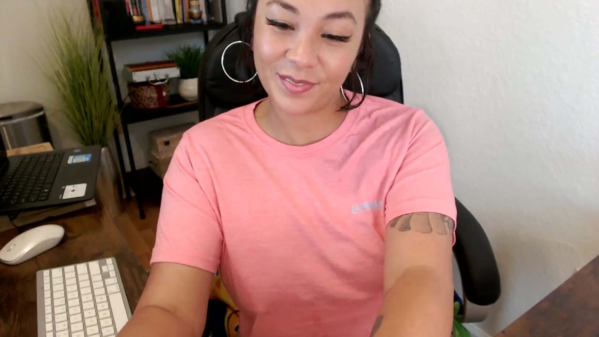 Gallery image thumbnail from MickaylaMinx's myfreecams stream on, 09/27/2024, 19:14 image 5 of 20