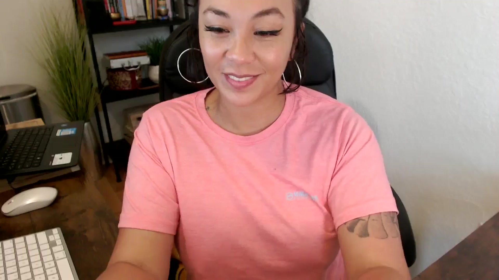Gallery image thumbnail from MickaylaMinx's myfreecams stream on, 09/27/2024, 19:14 image 8 of 20