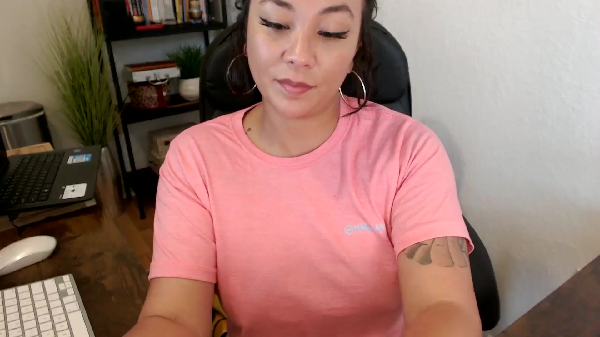 Gallery image thumbnail from MickaylaMinx's myfreecams stream on, 09/27/2024, 19:14 image 10 of 20