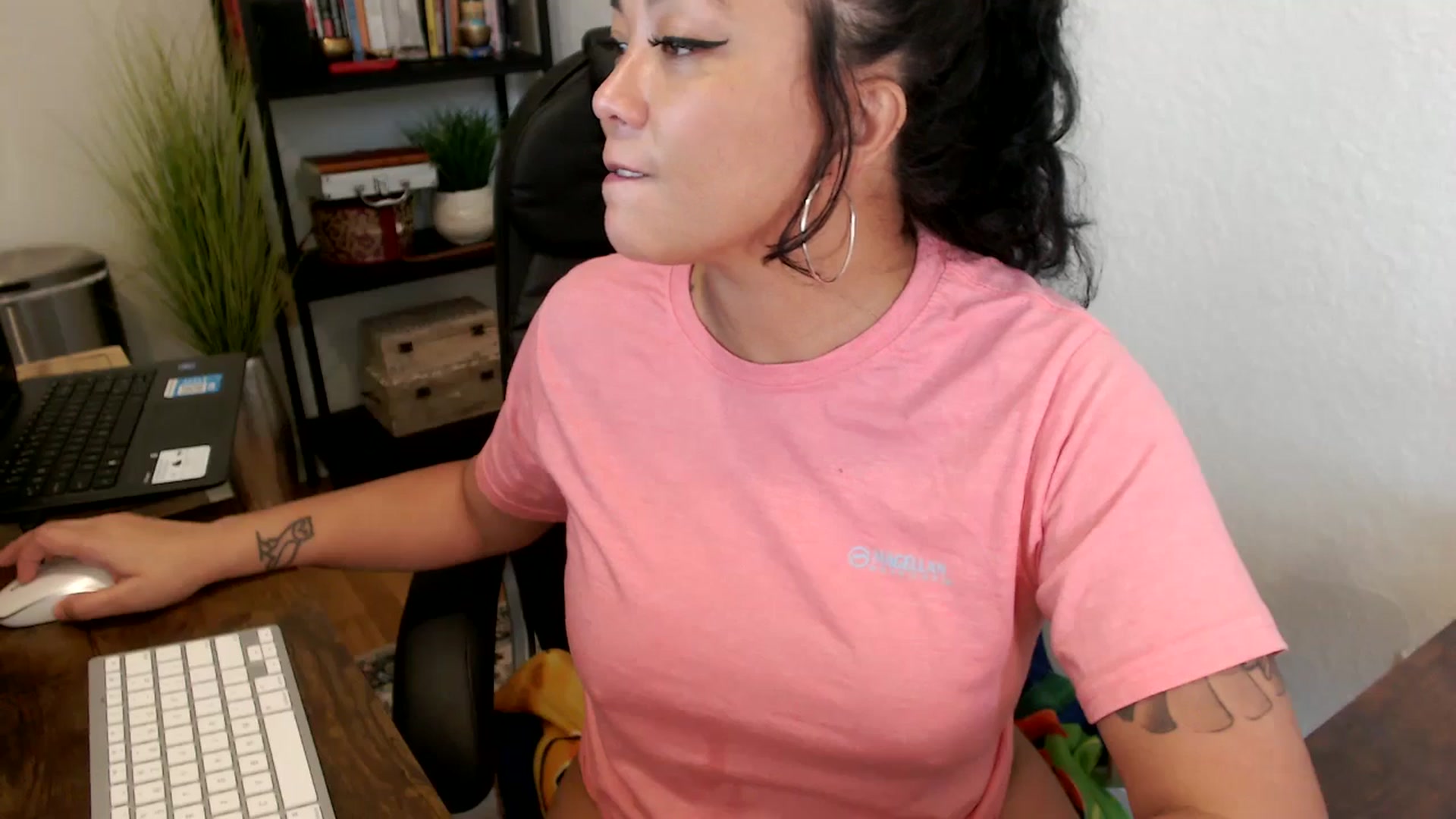 Gallery image thumbnail from MickaylaMinx's myfreecams stream on, 09/27/2024, 19:14 image 6 of 20