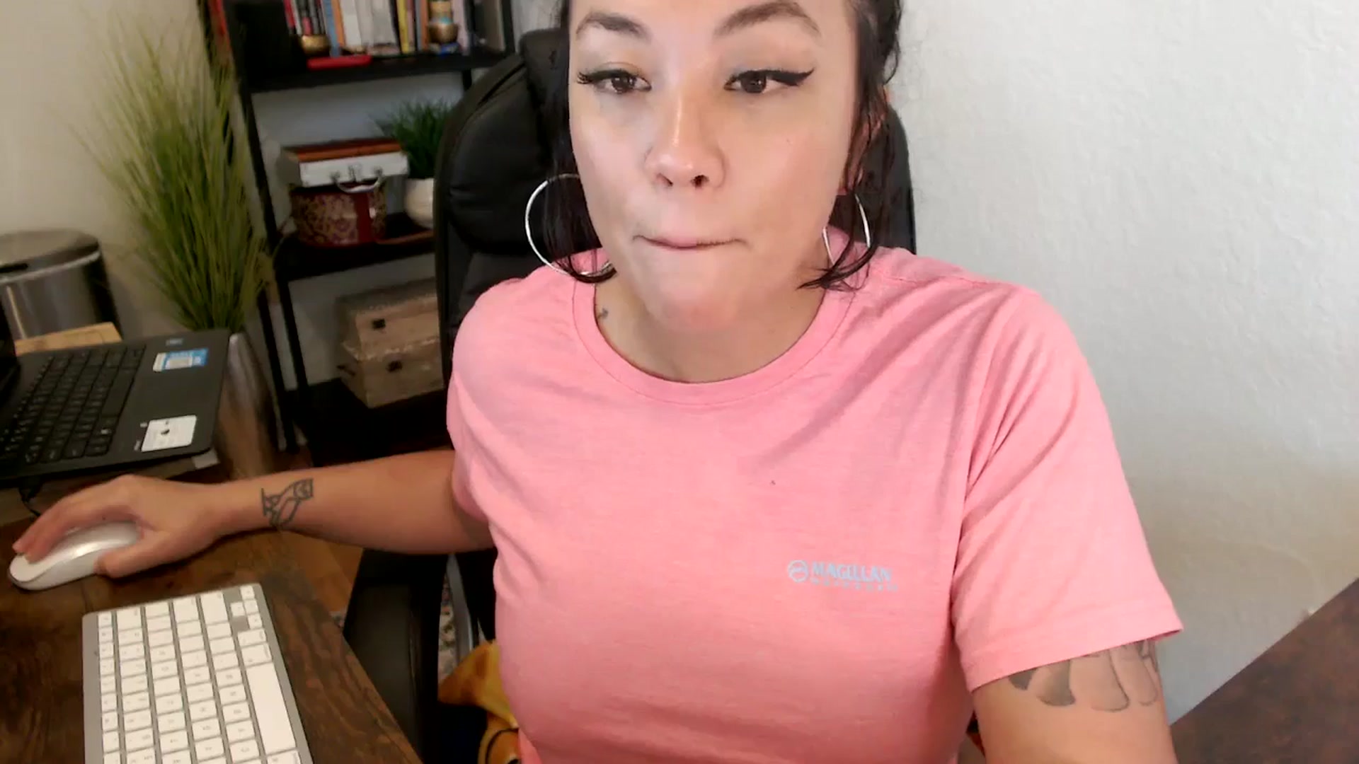 Gallery image thumbnail from MickaylaMinx's myfreecams stream on, 09/27/2024, 19:14 image 7 of 20