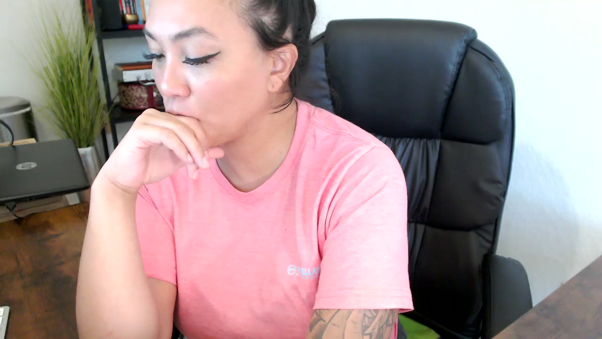 Gallery image thumbnail from MickaylaMinx's myfreecams stream on, 09/27/2024, 20:23 image 11 of 20
