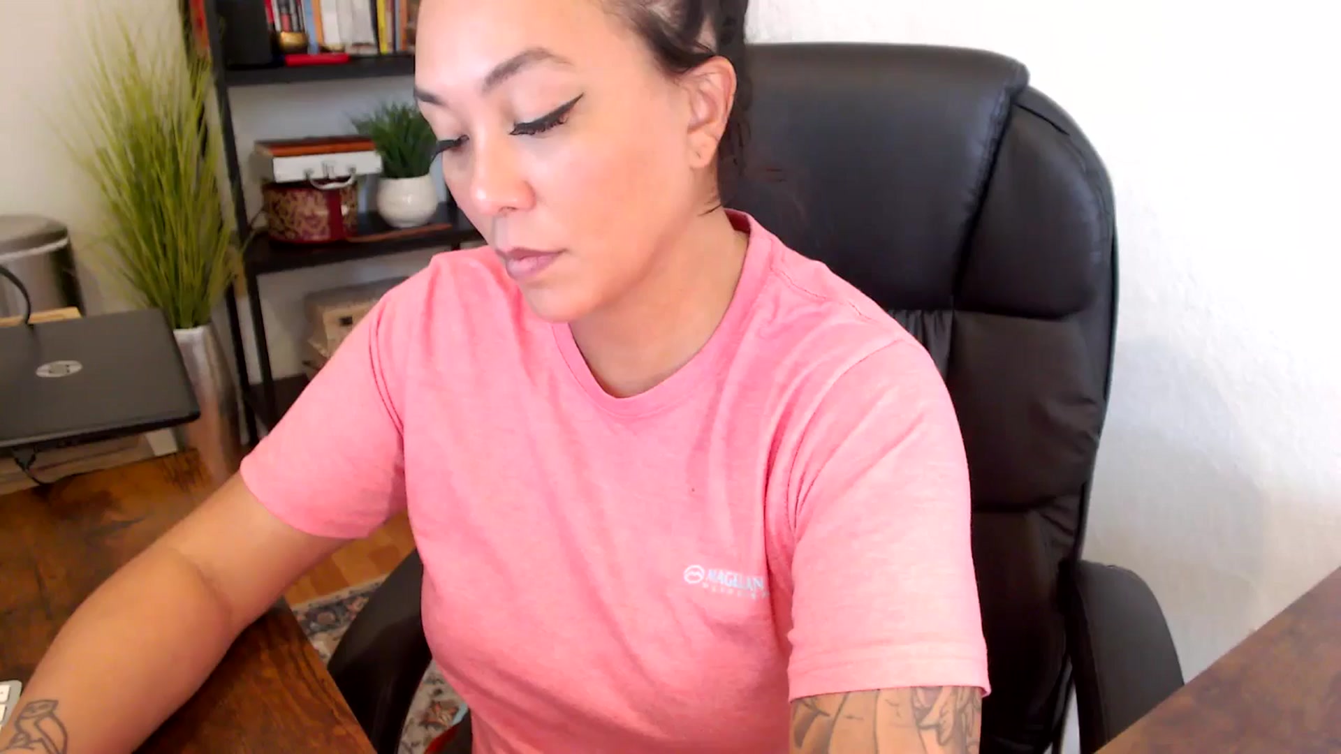 Gallery image thumbnail from MickaylaMinx's myfreecams stream on, 09/27/2024, 20:23 image 4 of 20