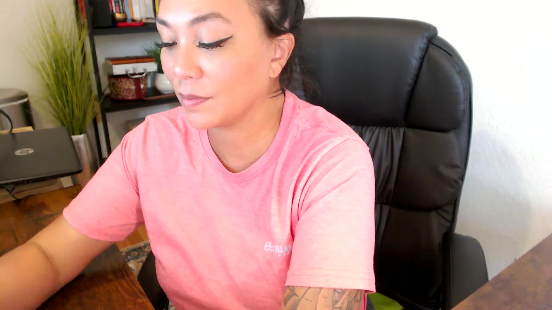 Gallery image thumbnail from MickaylaMinx's myfreecams stream on, 09/27/2024, 20:23 image 9 of 20