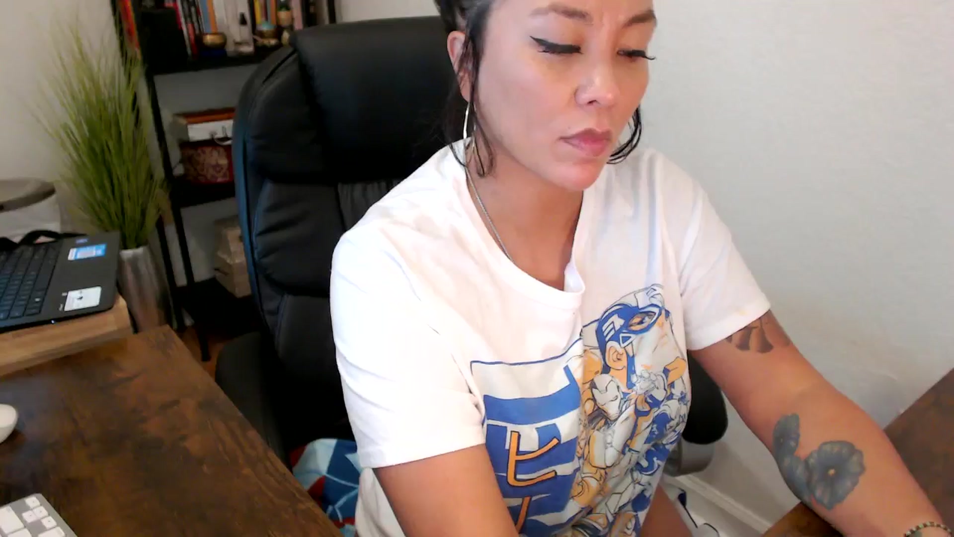 Gallery image thumbnail from MickaylaMinx's myfreecams stream on, 09/30/2024, 18:50 image 6 of 20