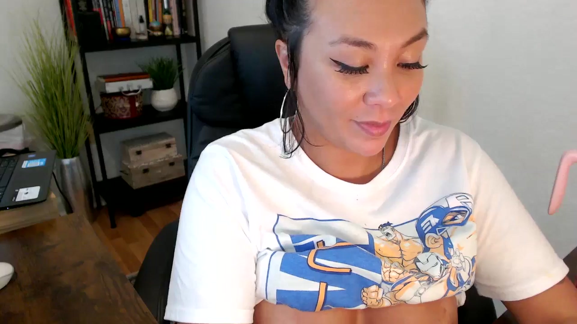 Gallery image thumbnail from MickaylaMinx's myfreecams stream on, 09/30/2024, 19:31 image 8 of 20