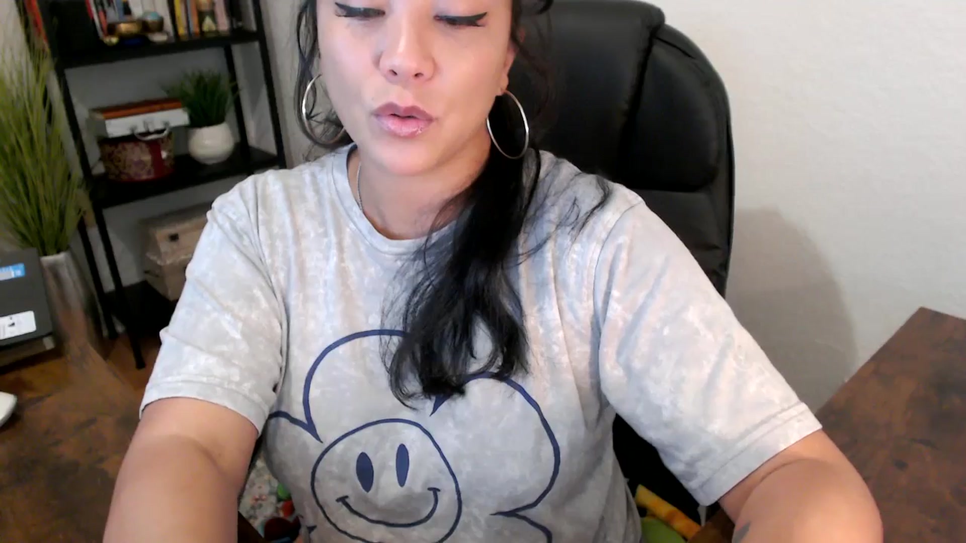 Gallery image thumbnail from MickaylaMinx's myfreecams stream on, 10/01/2024, 15:18 image 16 of 20