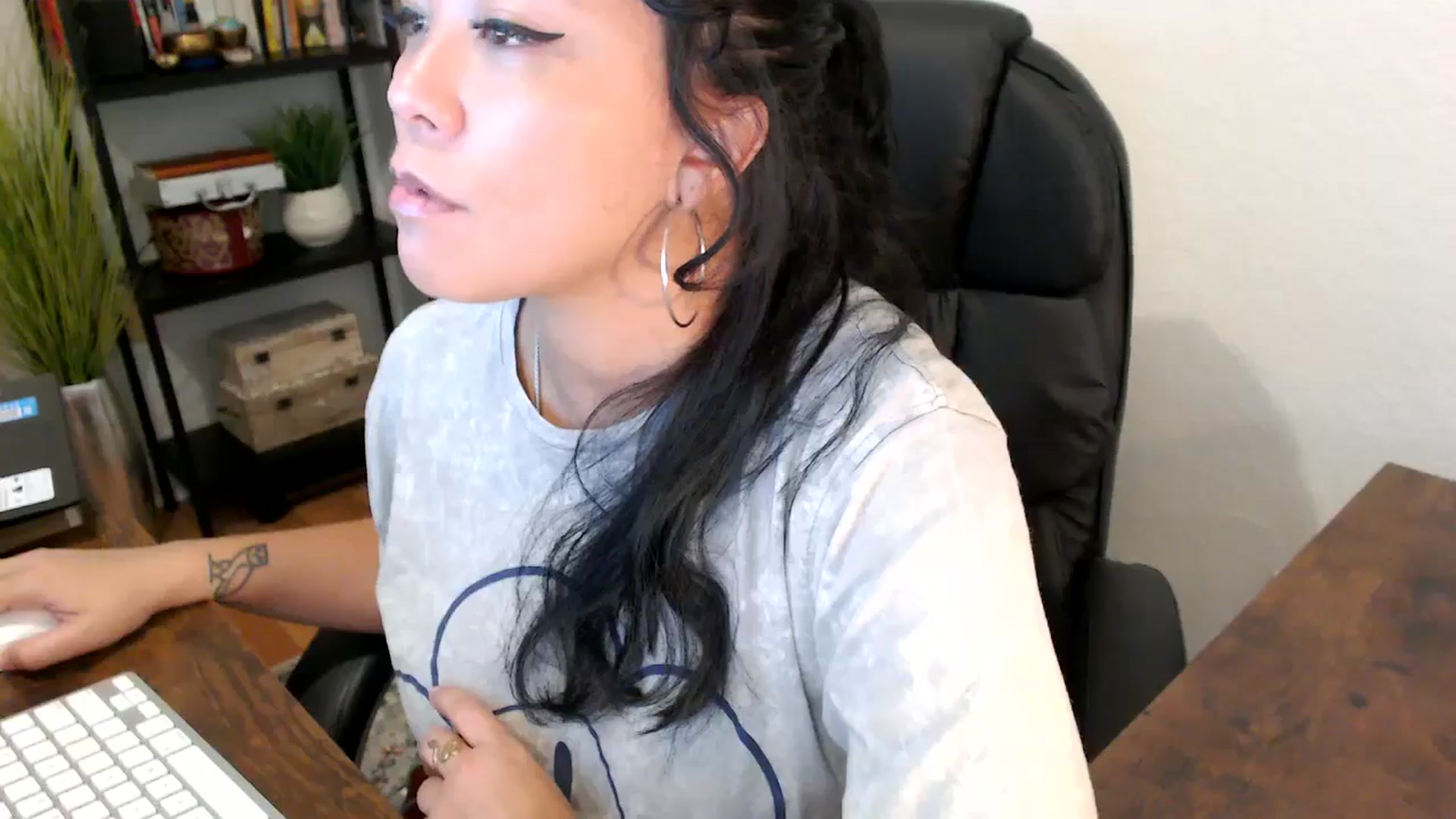 Gallery image thumbnail from MickaylaMinx's myfreecams stream on, 10/01/2024, 15:18 image 10 of 20