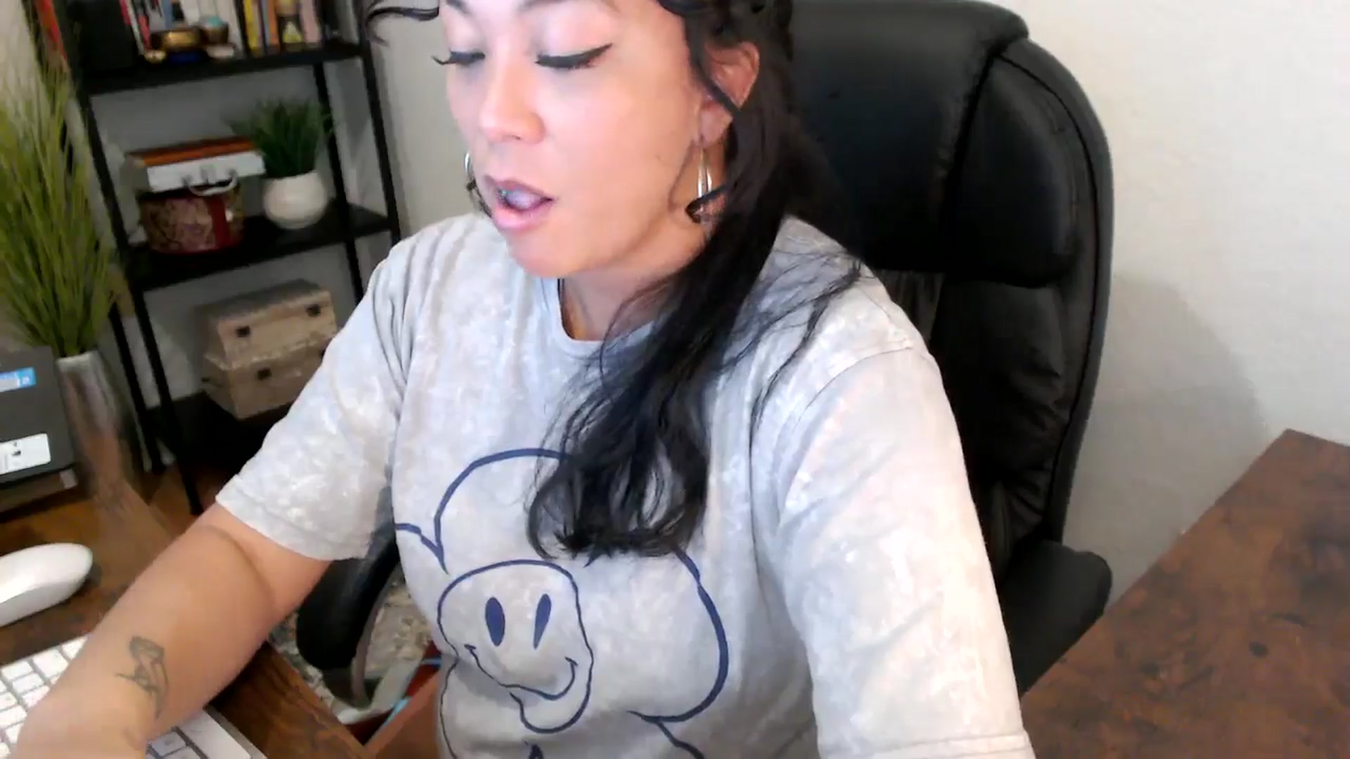 Gallery image thumbnail from MickaylaMinx's myfreecams stream on, 10/01/2024, 15:18 image 6 of 20