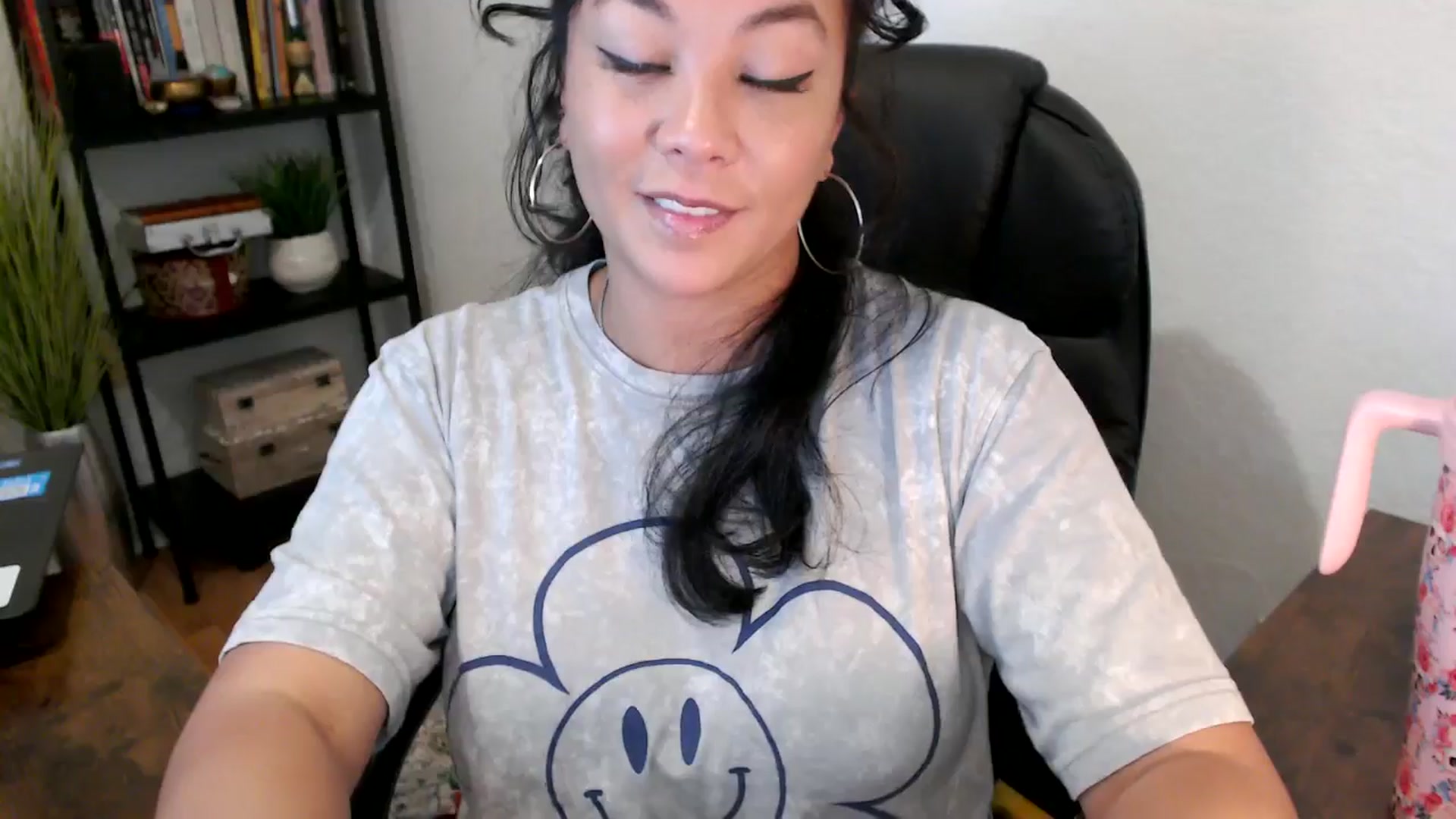 Gallery image thumbnail from MickaylaMinx's myfreecams stream on, 10/01/2024, 16:00 image 16 of 20