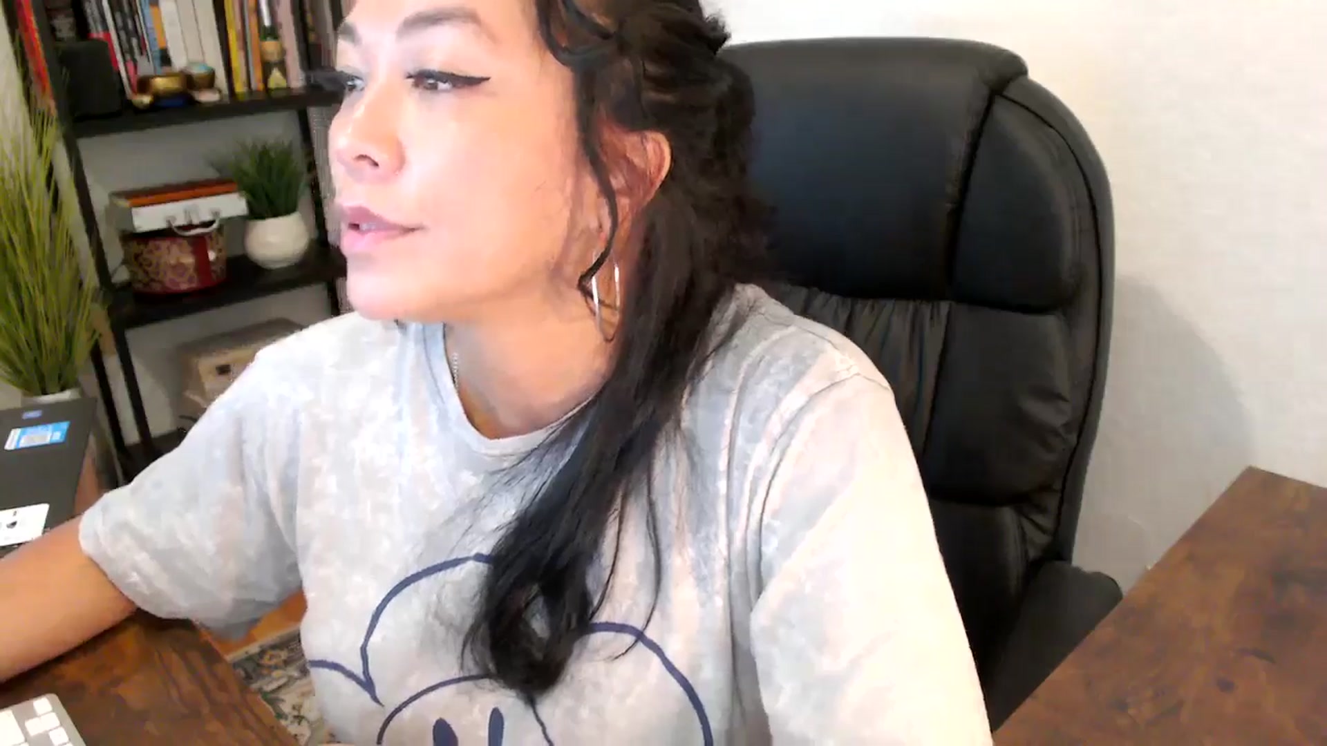 Gallery image thumbnail from MickaylaMinx's myfreecams stream on, 10/01/2024, 18:20 image 4 of 20