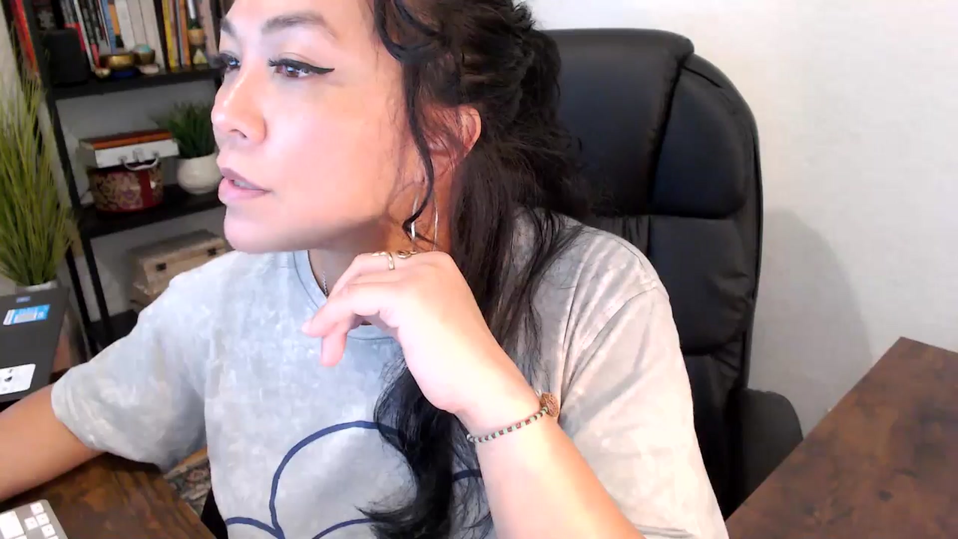 Gallery image thumbnail from MickaylaMinx's myfreecams stream on, 10/01/2024, 18:20 image 12 of 20