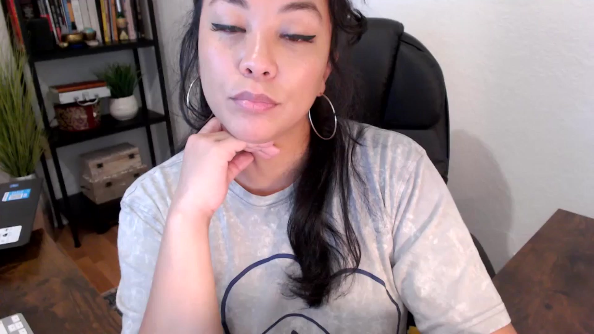 Gallery image thumbnail from MickaylaMinx's myfreecams stream on, 10/01/2024, 18:20 image 14 of 20