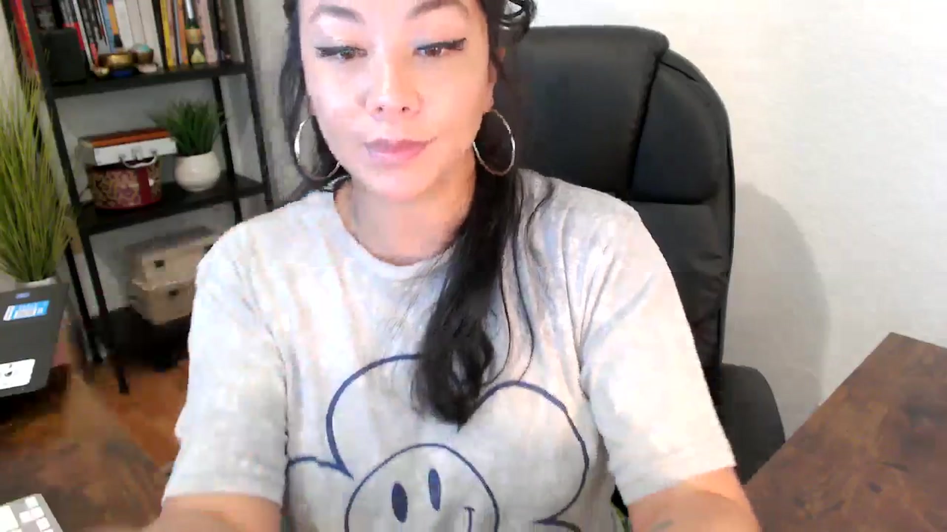 Gallery image thumbnail from MickaylaMinx's myfreecams stream on, 10/01/2024, 18:20 image 6 of 20