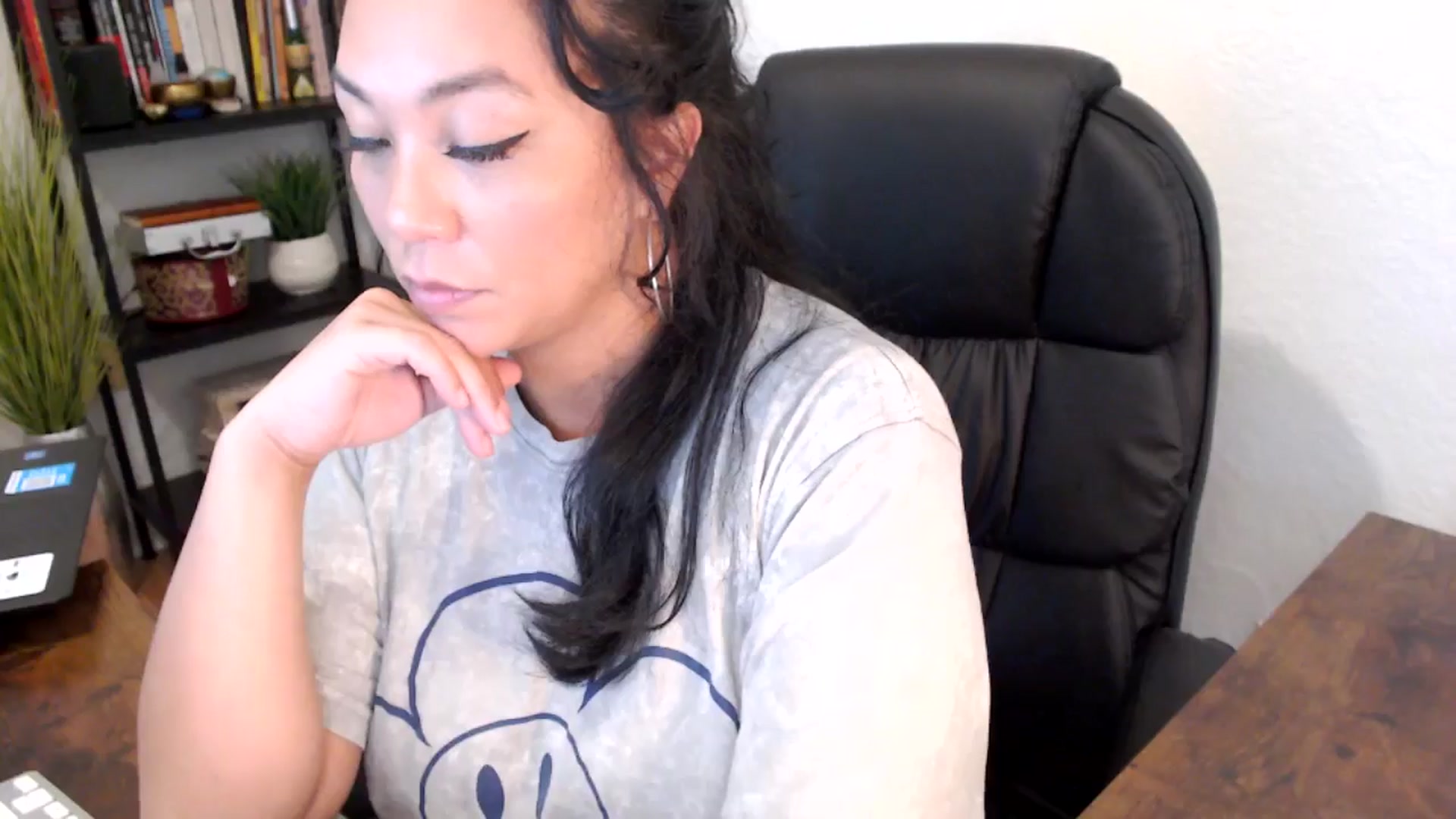 Gallery image thumbnail from MickaylaMinx's myfreecams stream on, 10/01/2024, 18:20 image 17 of 20