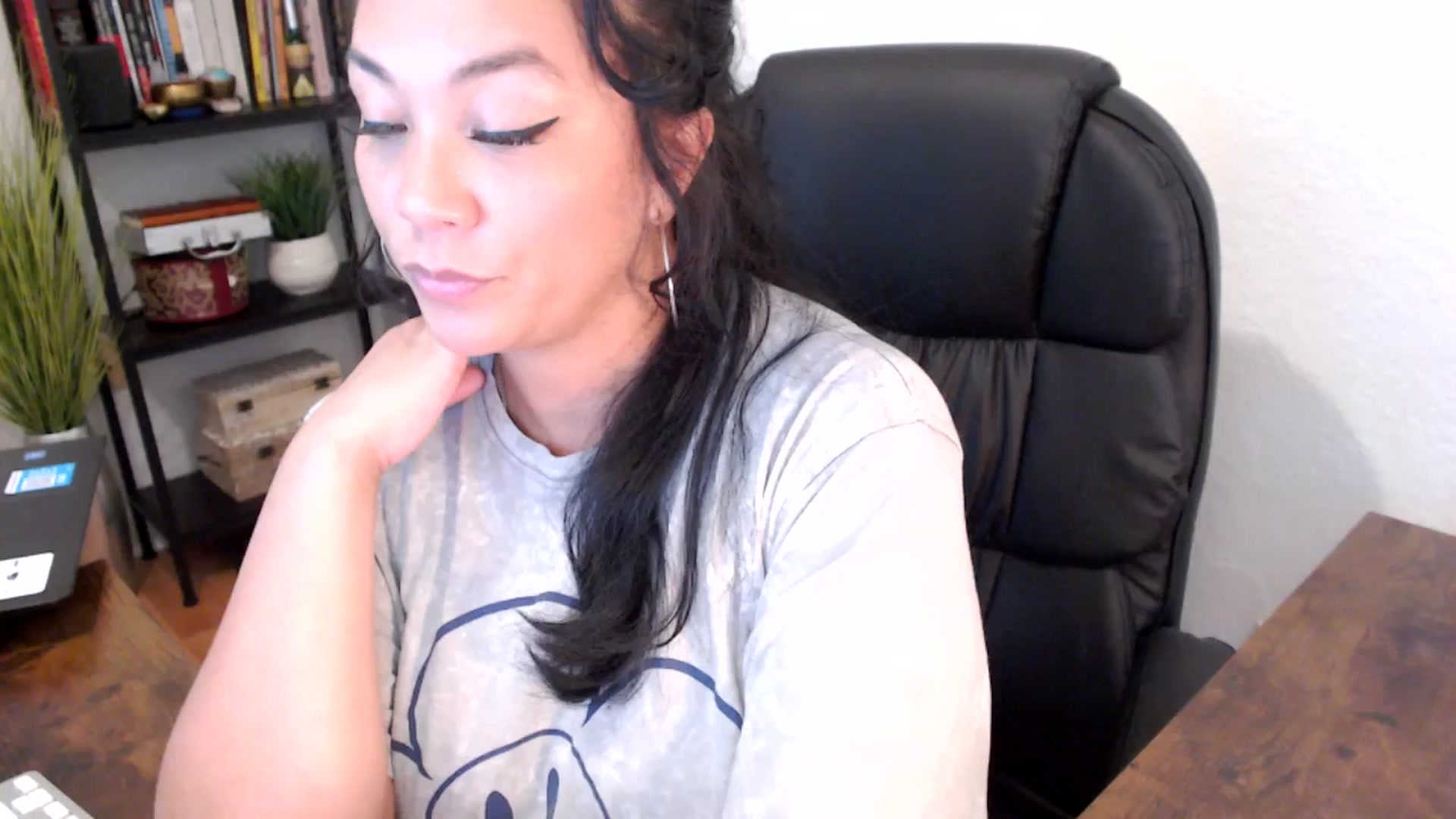 Gallery image thumbnail from MickaylaMinx's myfreecams stream on, 10/01/2024, 18:20 image 16 of 20
