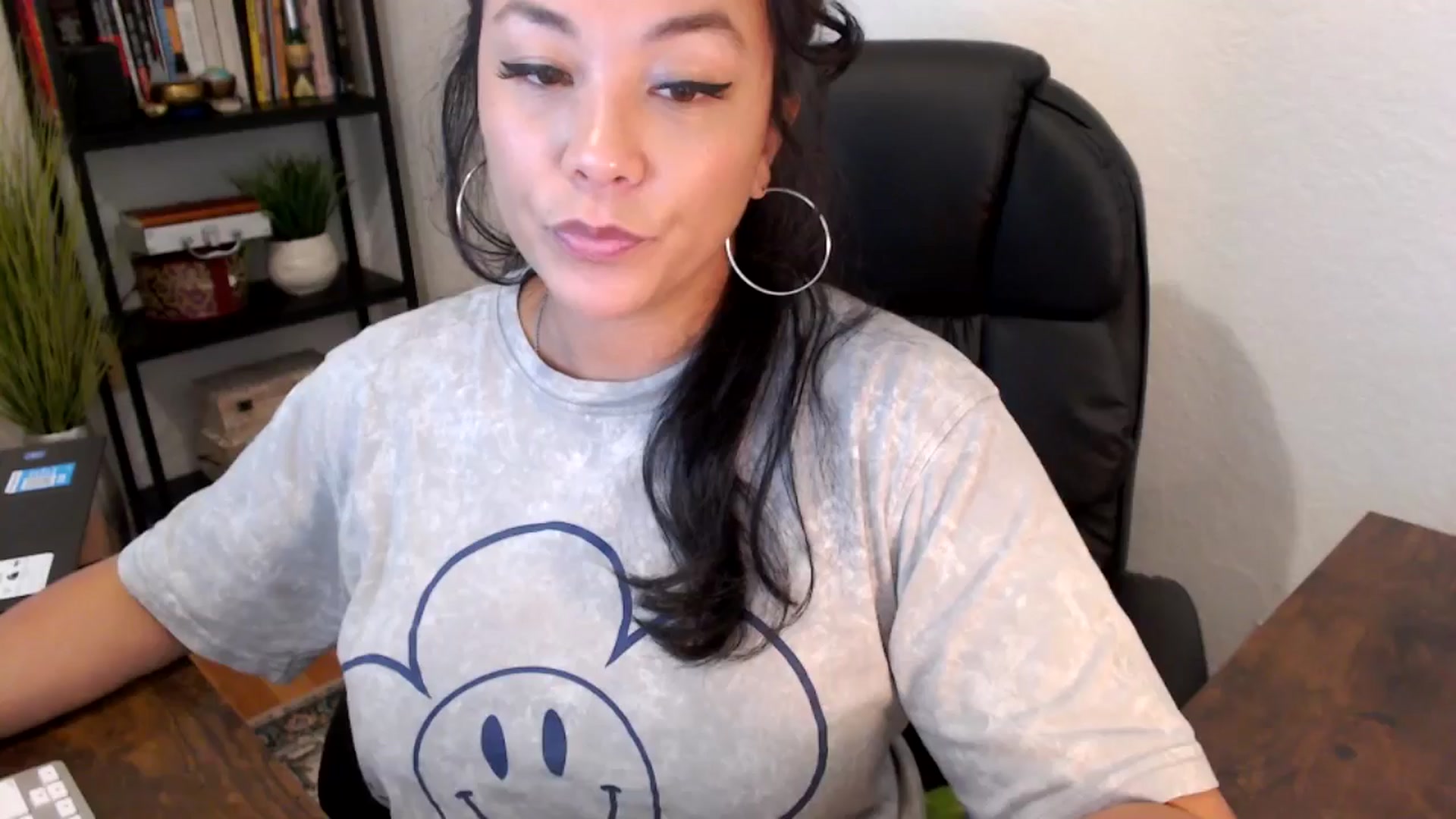 Gallery image thumbnail from MickaylaMinx's myfreecams stream on, 10/01/2024, 18:20 image 8 of 20