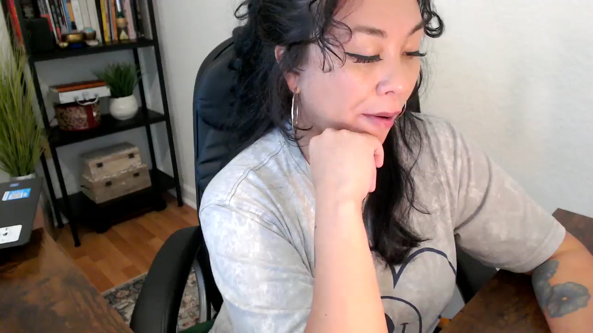 Gallery image thumbnail from MickaylaMinx's myfreecams stream on, 10/01/2024, 19:07 image 12 of 20