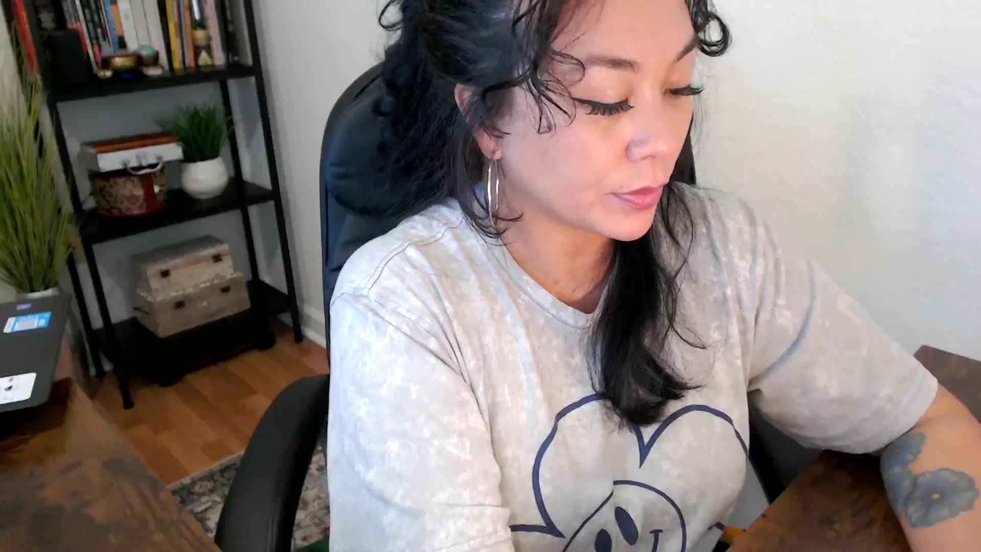 Gallery image thumbnail from MickaylaMinx's myfreecams stream on, 10/01/2024, 19:07 image 13 of 20