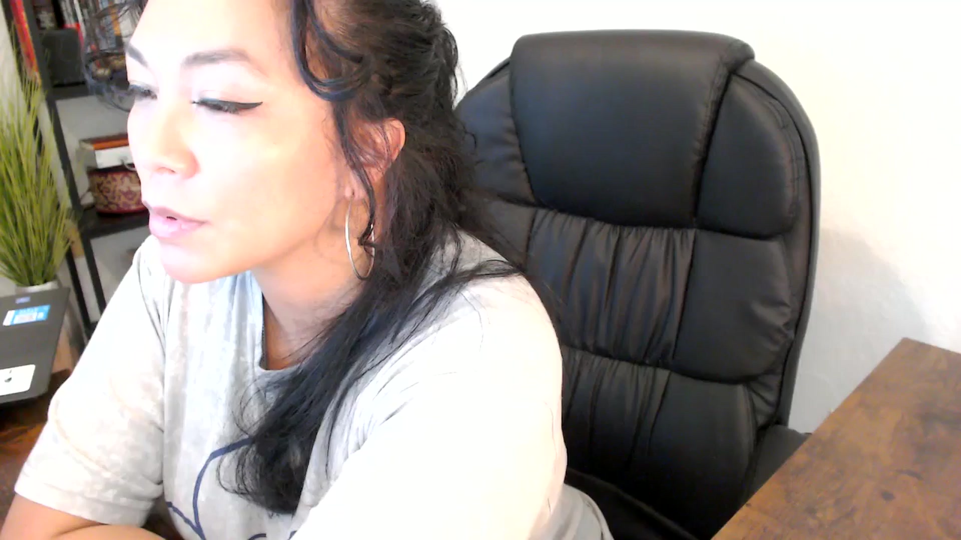 Gallery image thumbnail from MickaylaMinx's myfreecams stream on, 10/01/2024, 19:07 image 18 of 20