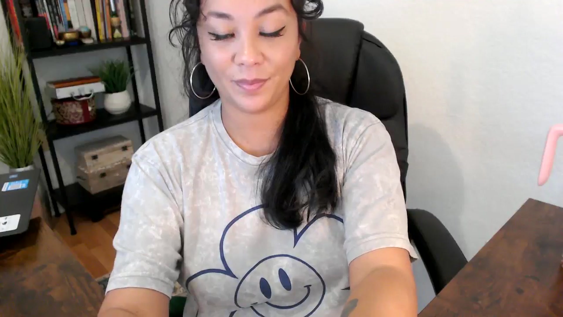Gallery image thumbnail from MickaylaMinx's myfreecams stream on, 10/01/2024, 19:36 image 9 of 20