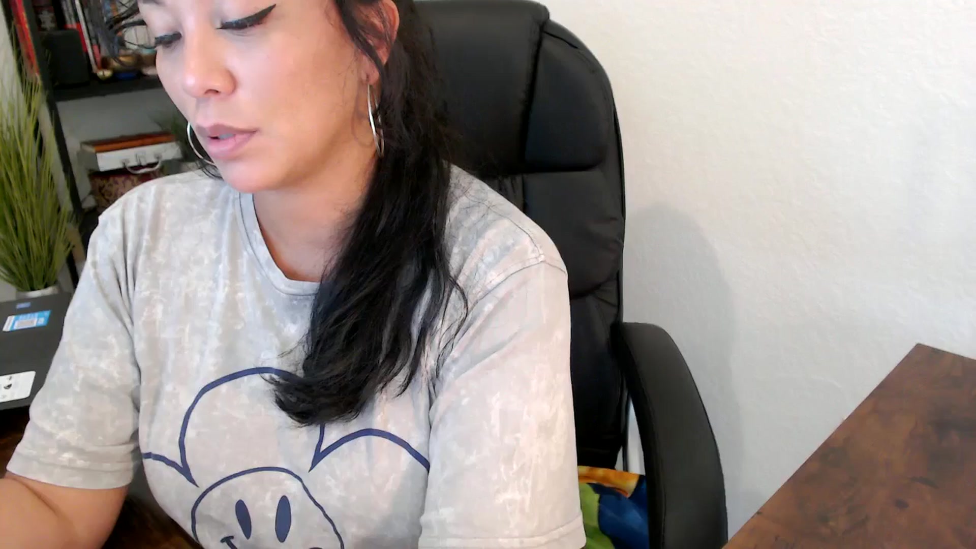 Gallery image thumbnail from MickaylaMinx's myfreecams stream on, 10/01/2024, 20:13 image 16 of 20