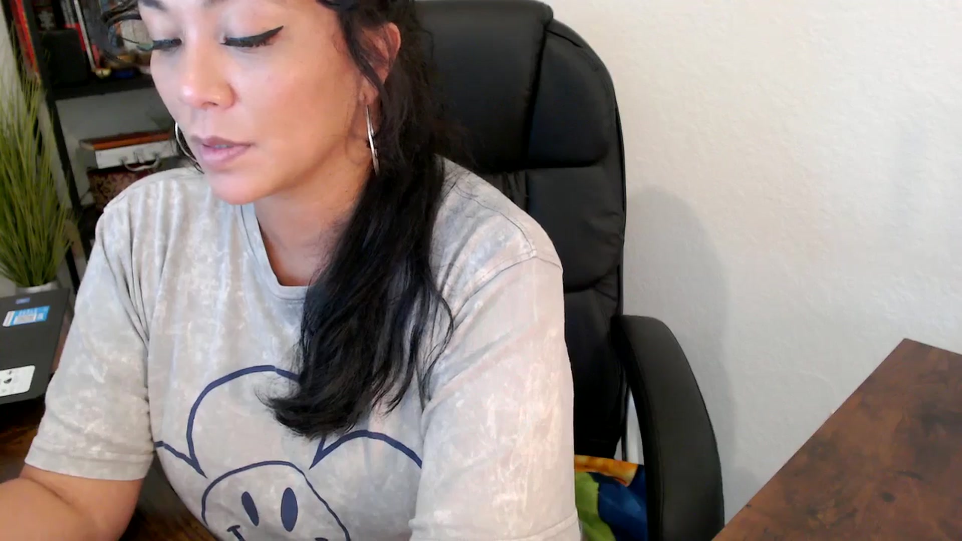 Gallery image thumbnail from MickaylaMinx's myfreecams stream on, 10/01/2024, 20:13 image 11 of 20