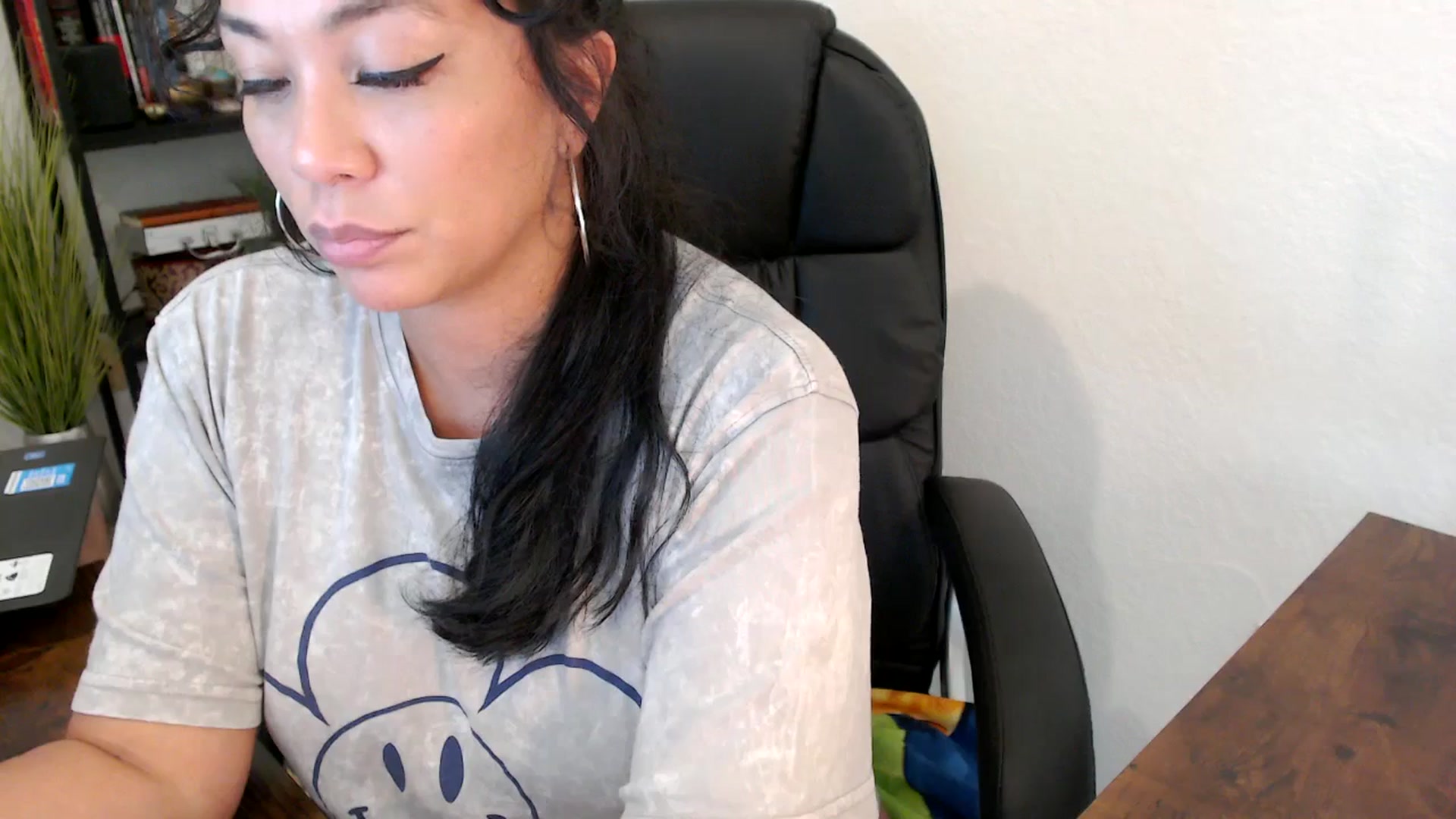 Gallery image thumbnail from MickaylaMinx's myfreecams stream on, 10/01/2024, 20:13 image 13 of 20