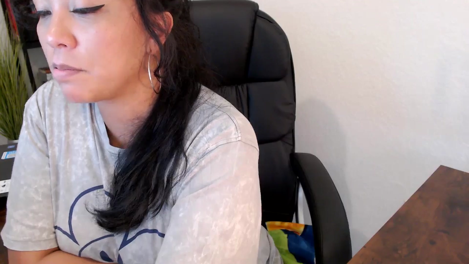 Gallery image thumbnail from MickaylaMinx's myfreecams stream on, 10/01/2024, 20:13 image 20 of 20