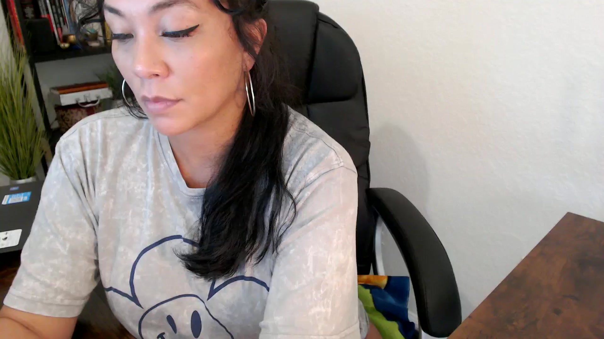 Gallery image thumbnail from MickaylaMinx's myfreecams stream on, 10/01/2024, 20:13 image 14 of 20