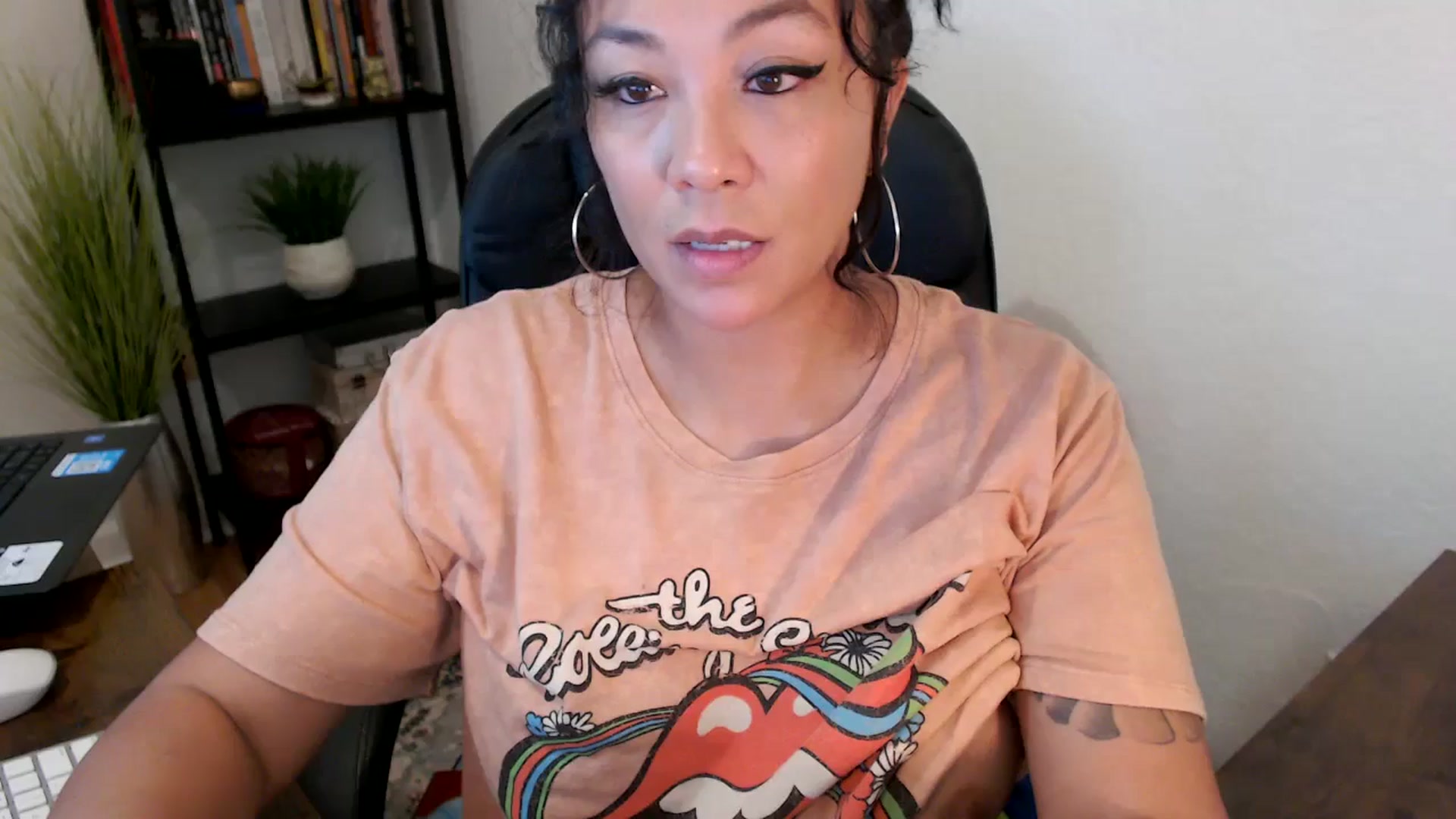 Gallery image thumbnail from MickaylaMinx's myfreecams stream on, 10/03/2024, 15:32 image 8 of 20