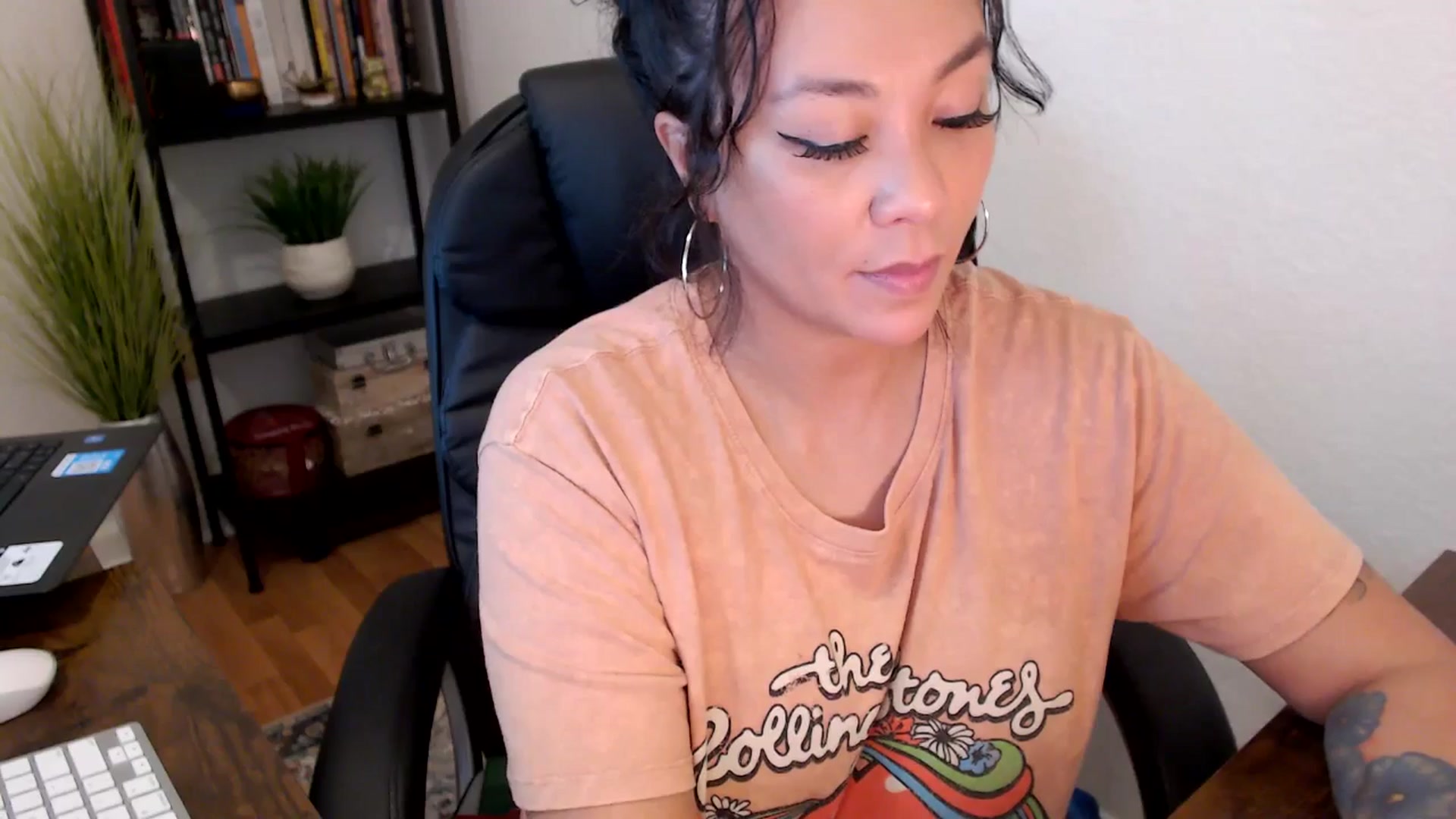 Gallery image thumbnail from MickaylaMinx's myfreecams stream on, 10/03/2024, 15:32 image 15 of 20
