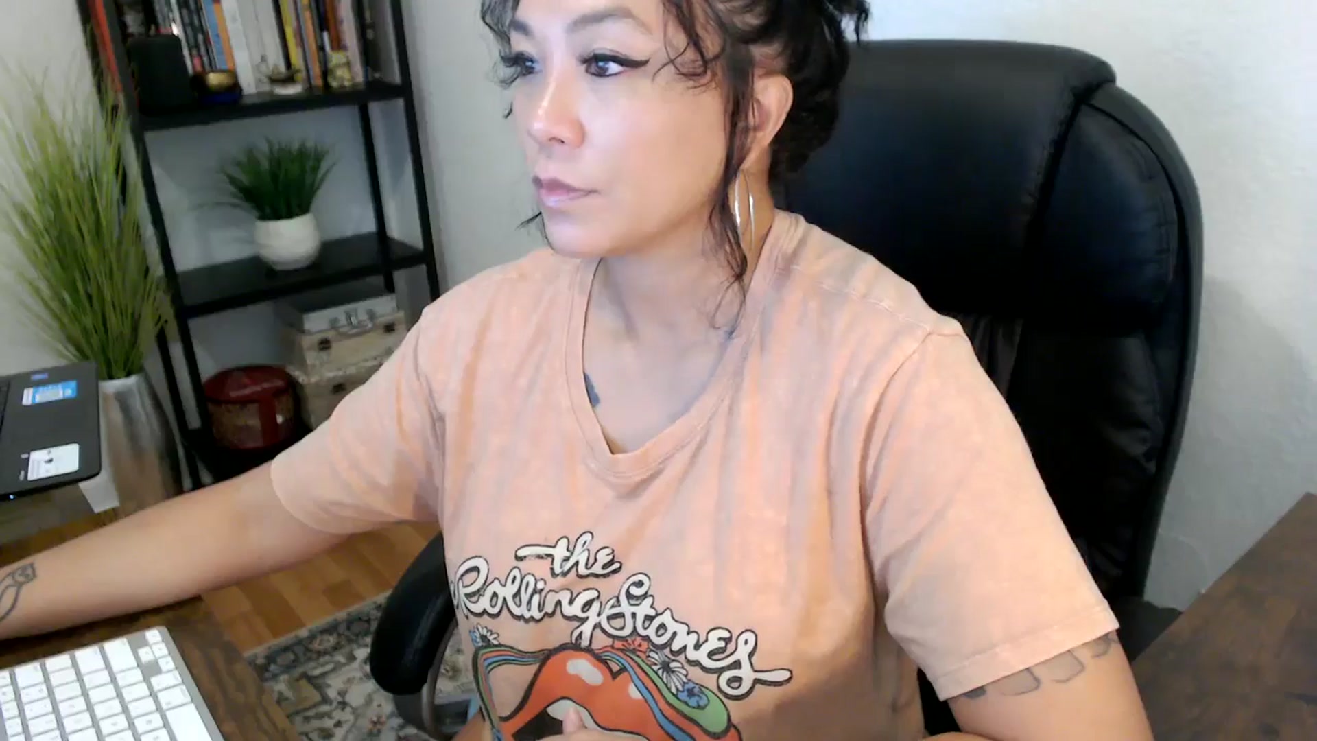 Gallery image thumbnail from MickaylaMinx's myfreecams stream on, 10/03/2024, 18:04 image 9 of 20