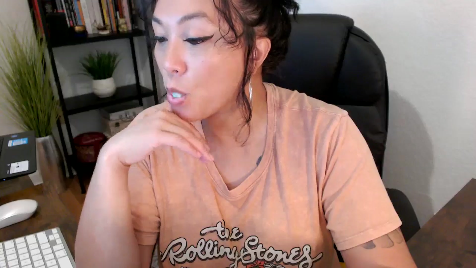 Gallery image thumbnail from MickaylaMinx's myfreecams stream on, 10/03/2024, 18:04 image 13 of 20