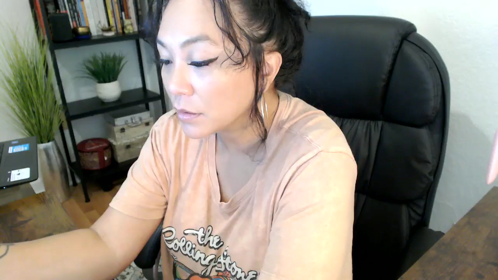 Gallery image thumbnail from MickaylaMinx's myfreecams stream on, 10/03/2024, 18:04 image 7 of 20