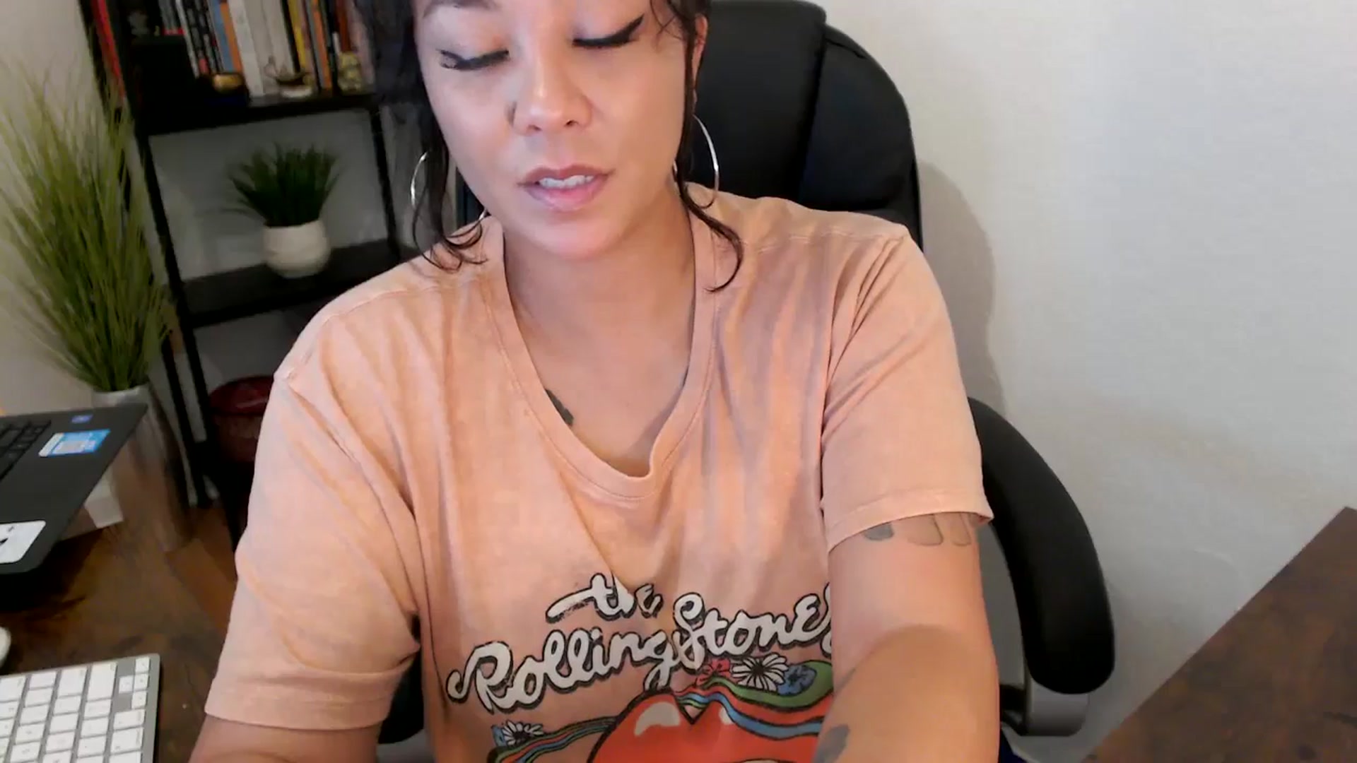 Gallery image thumbnail from MickaylaMinx's myfreecams stream on, 10/03/2024, 18:22 image 17 of 20
