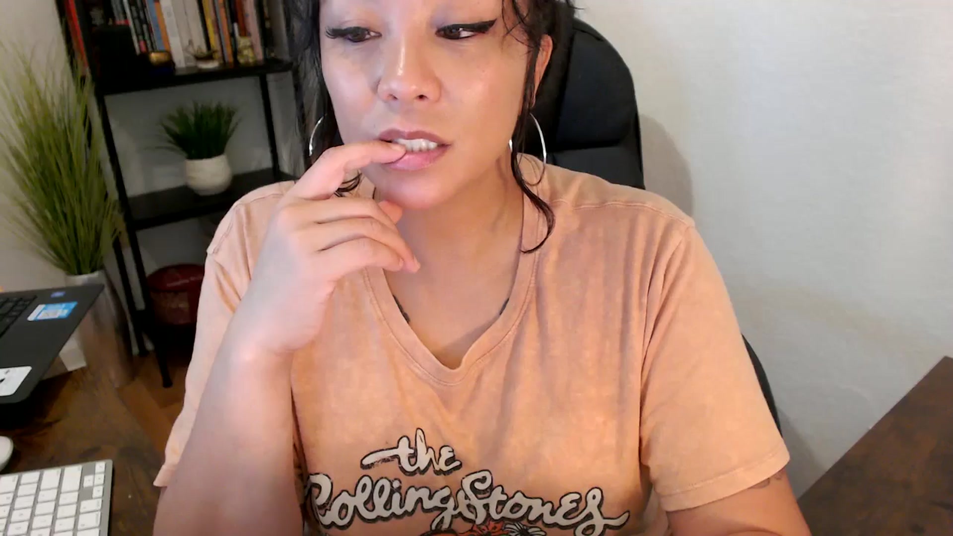 Gallery image thumbnail from MickaylaMinx's myfreecams stream on, 10/03/2024, 18:22 image 12 of 20